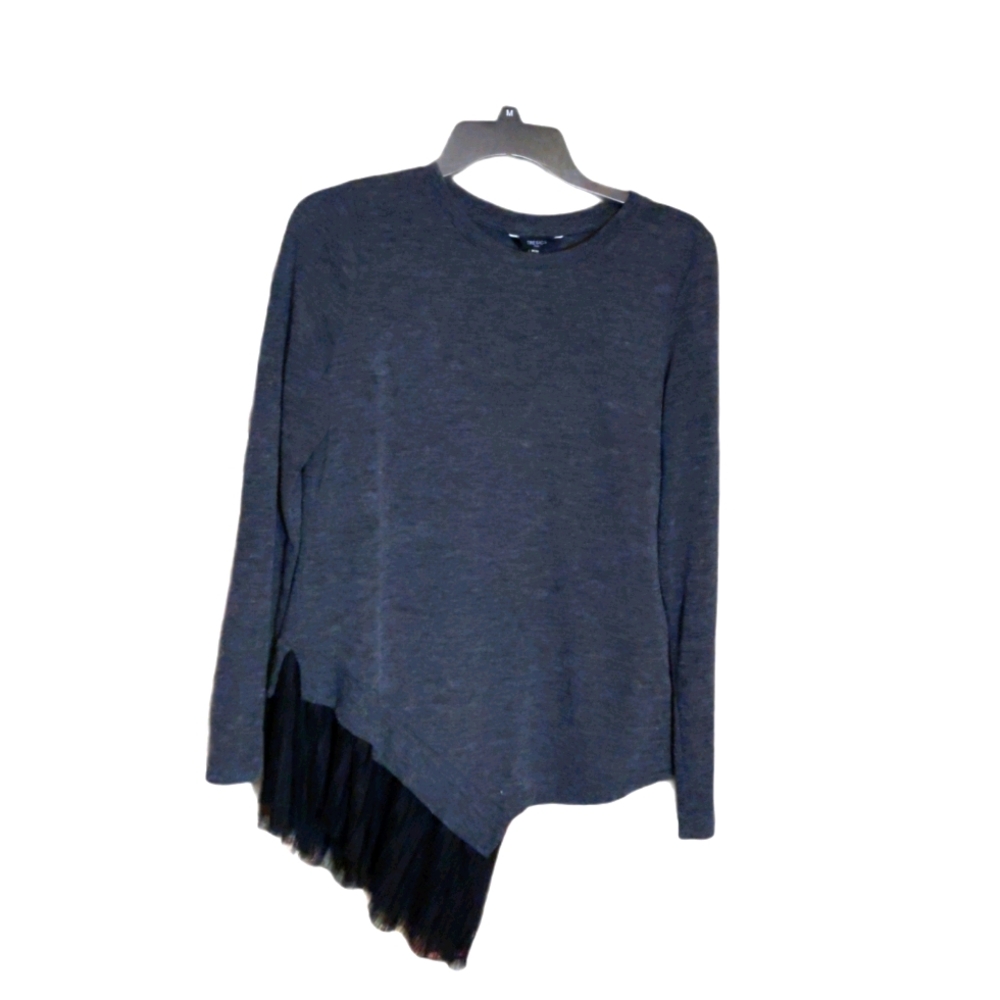 Tresics Luxe gray knit ruffle top